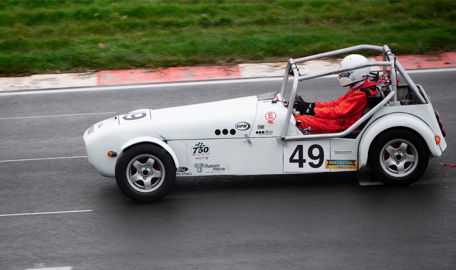 The Formulat 27 Kit car on track at a wet Donnington race track